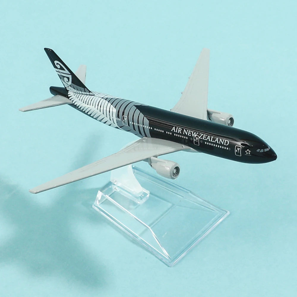 1:400 Metal Boeing B777 Aircraft Diecast Aviation Replica Model